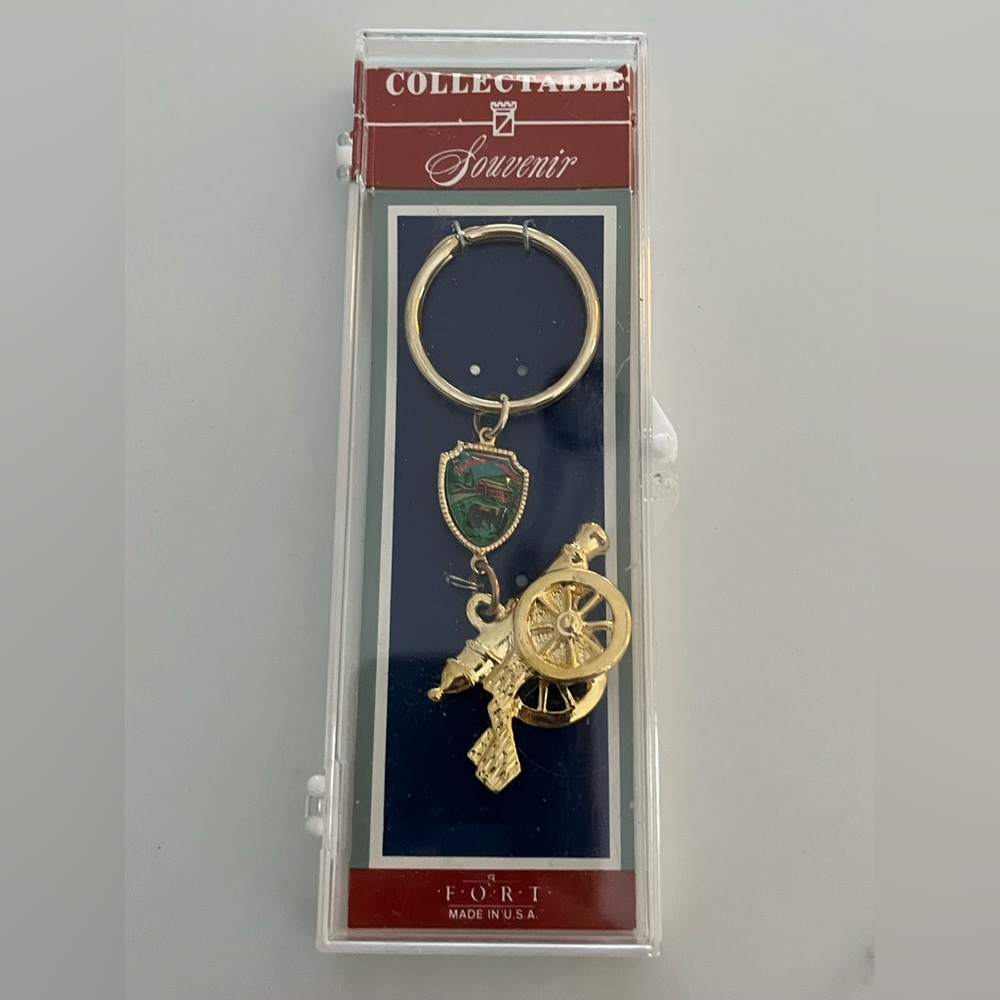 NWOT souvenir keychain in a plastic case.  Pennsylvania and a gold tone cannon.